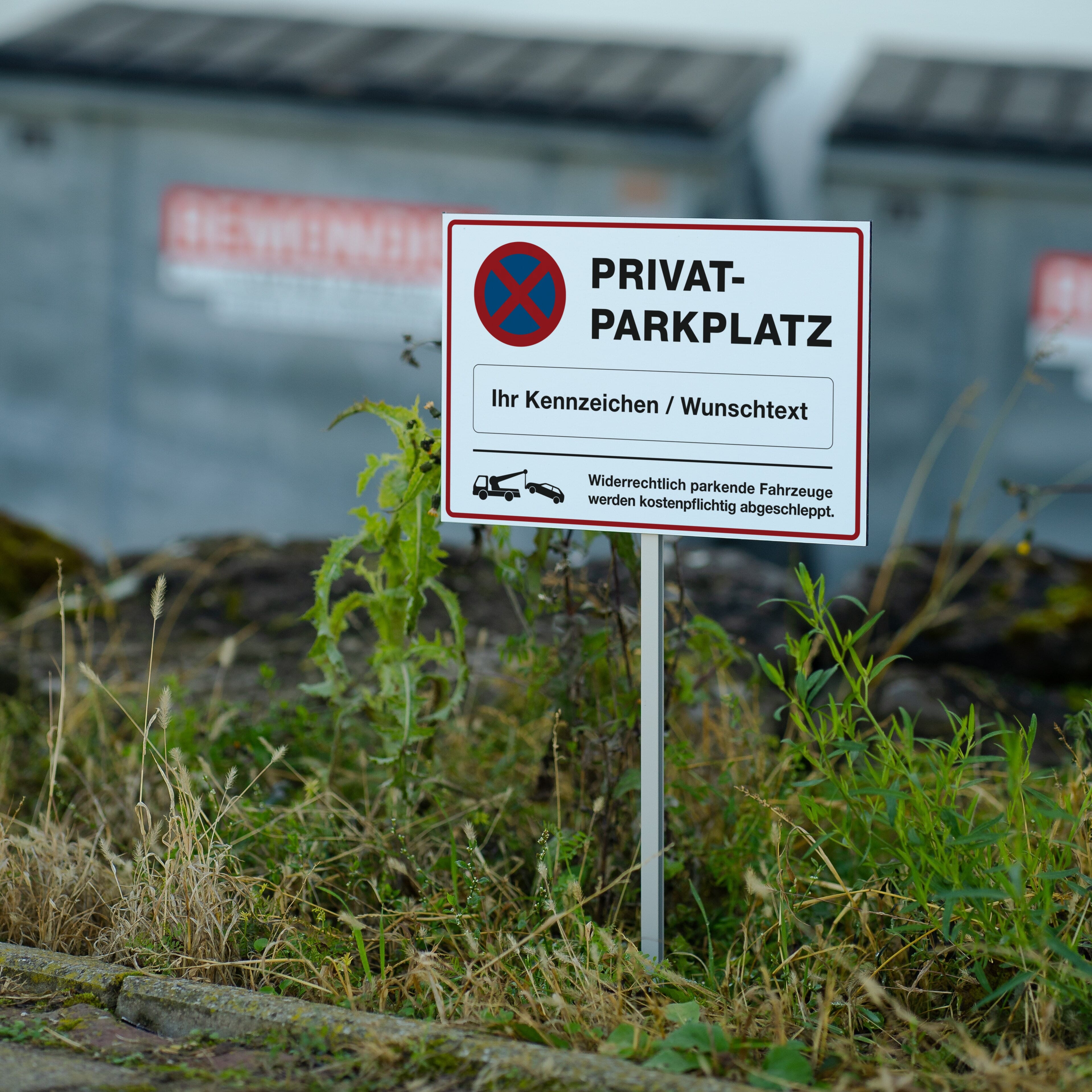 Privatparkplatz-Schild im Außenbereich
