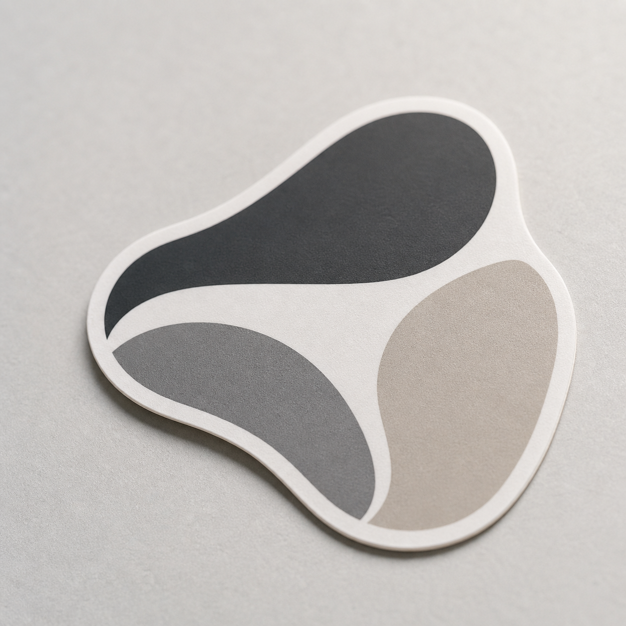 Matter Logo-Sticker – Detailansicht der konturgeschnittenen Form